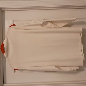 Gorgeous cutout shoulder top.